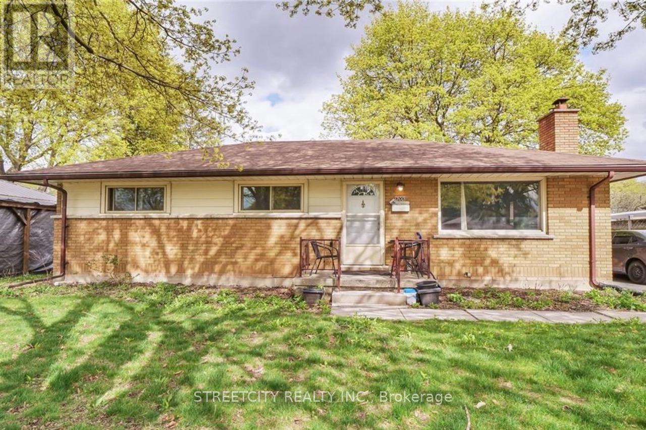 200 RENFRO CRESCENT Property Photo