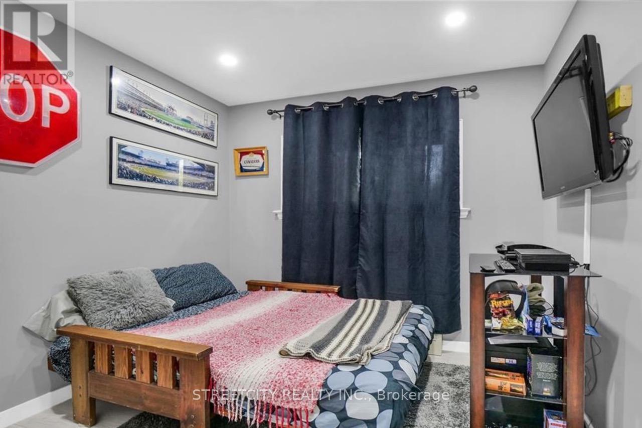 200 RENFRO CRESCENT Property Photo