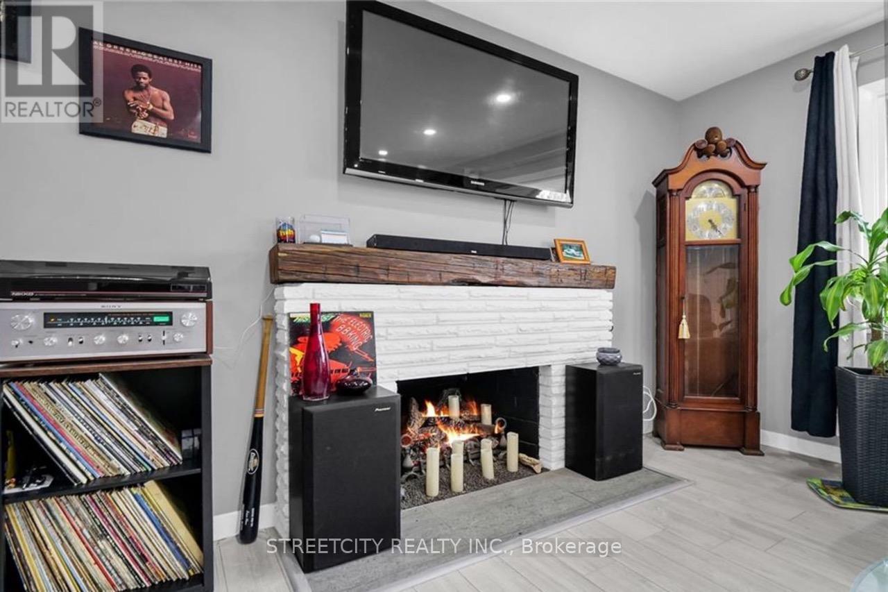 200 RENFRO CRESCENT Property Photo