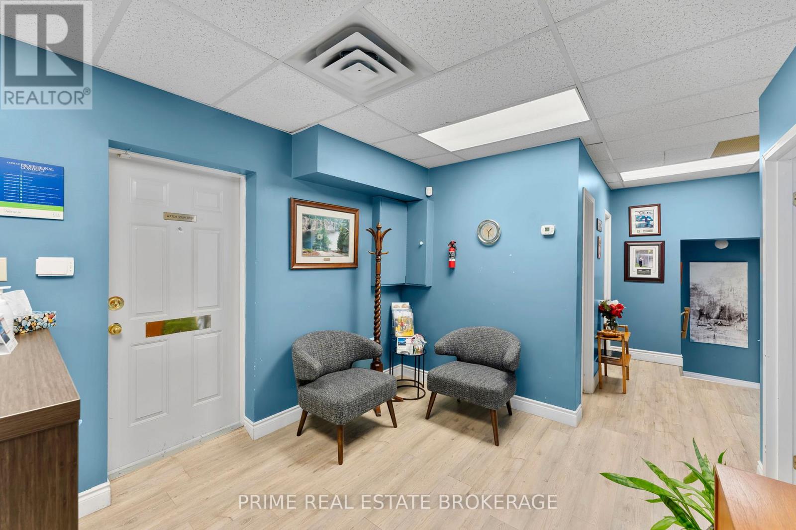 580 WATERLOO STREET — photo 25