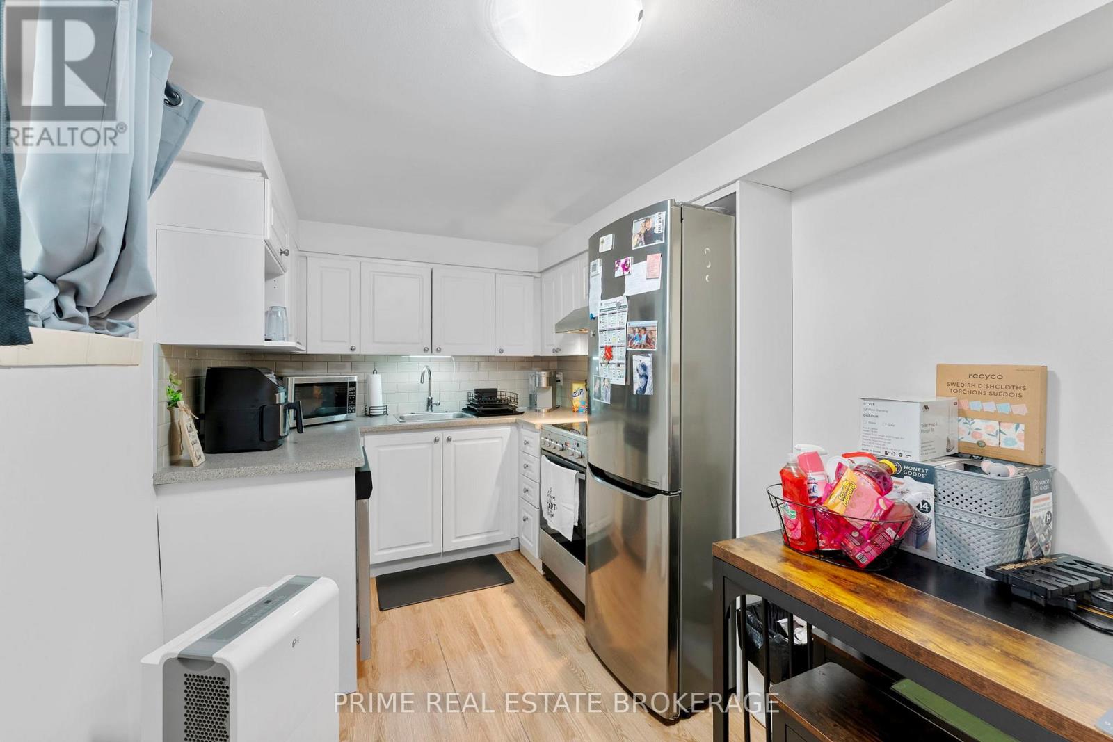 580 WATERLOO STREET — photo 29
