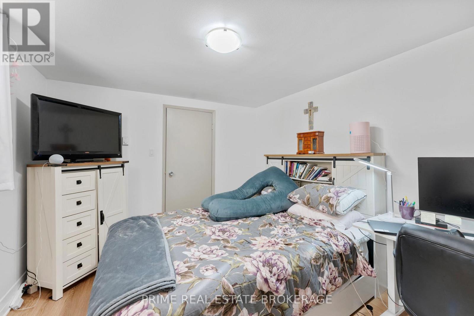 580 WATERLOO STREET — photo 32