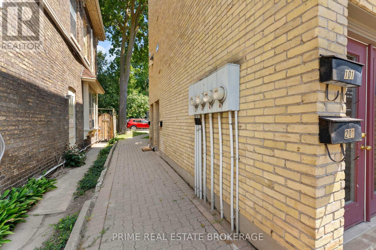 580 WATERLOO STREET — photo 38