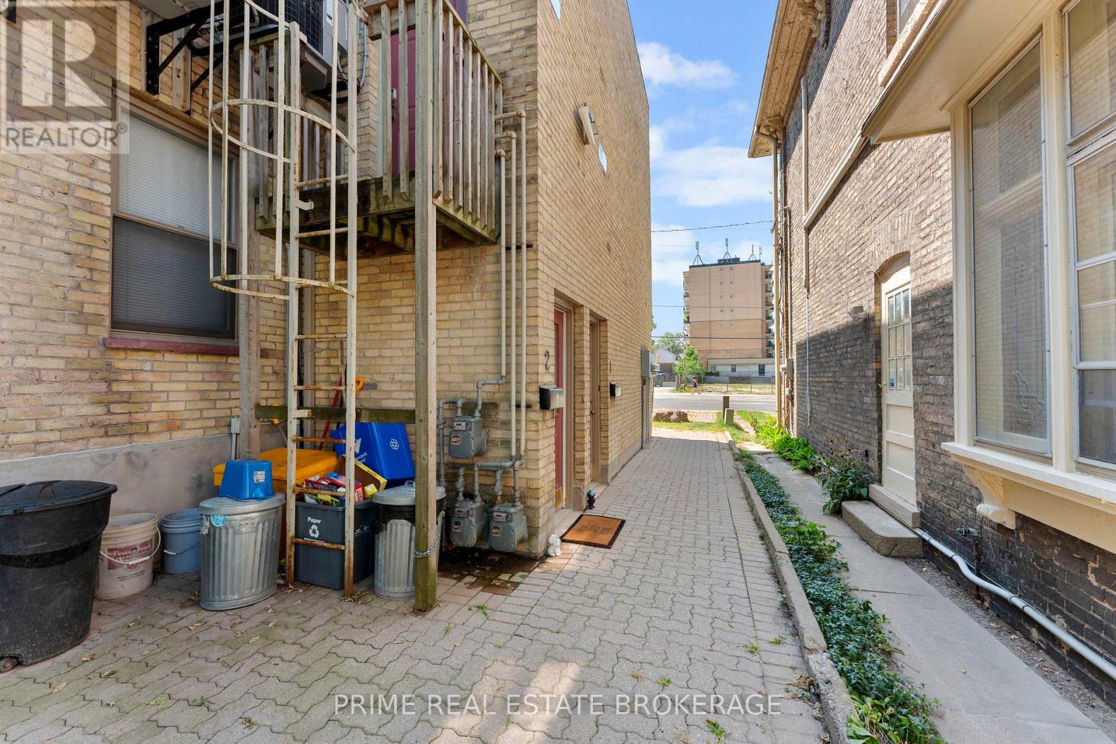 580 WATERLOO STREET — photo 40