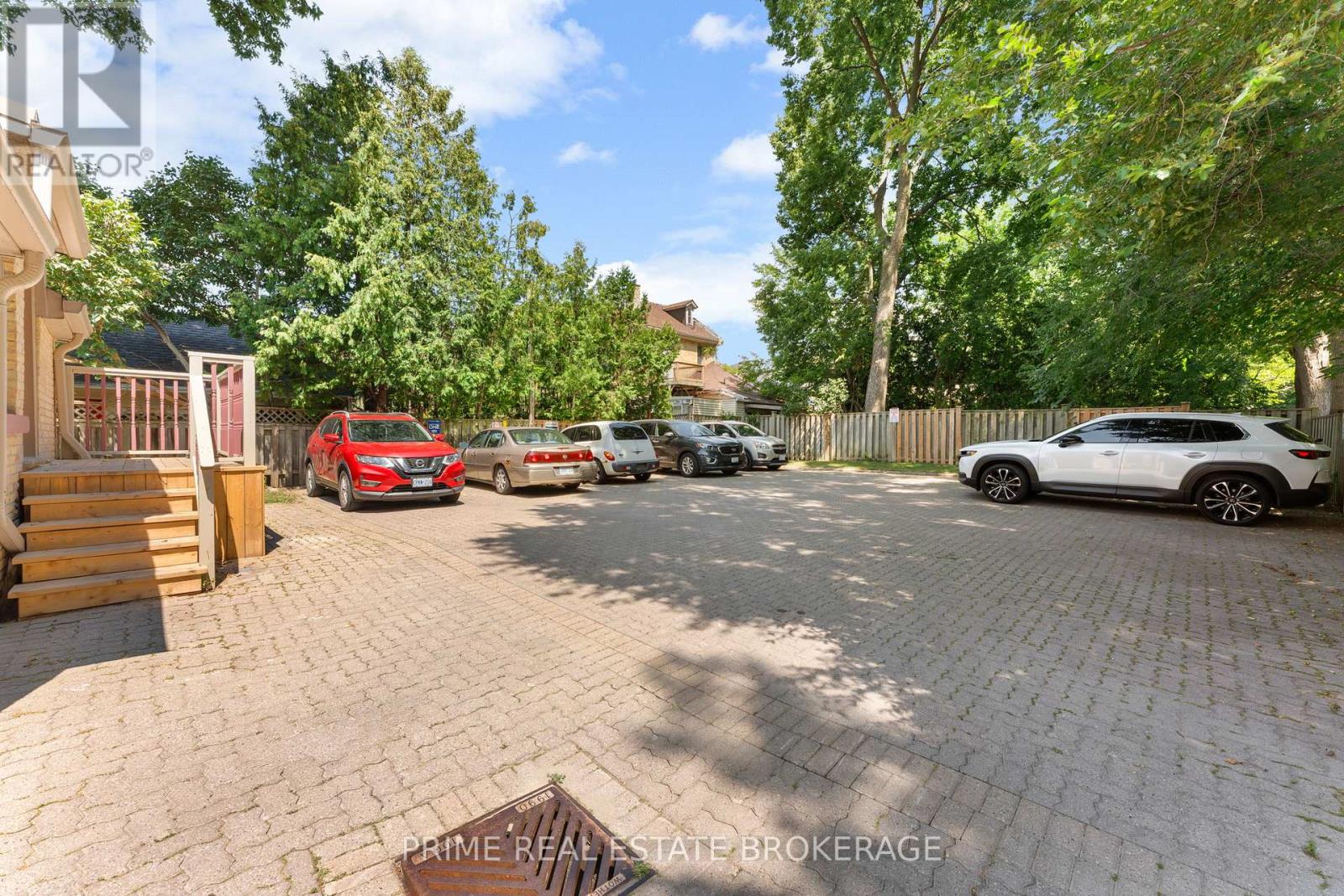 580 WATERLOO STREET — photo 42
