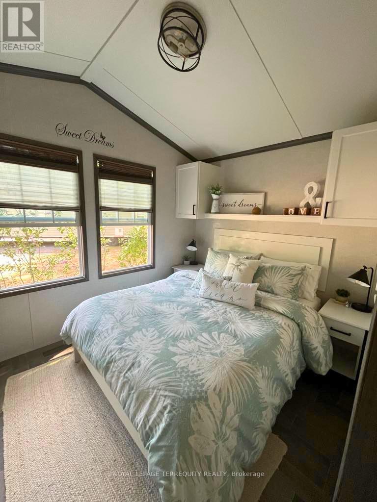 18 ROCKHAVEN - Image 20