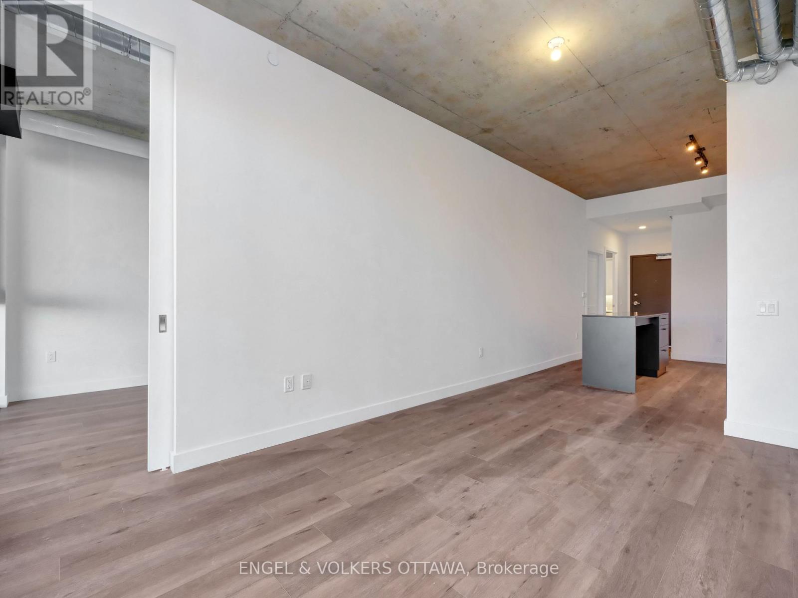 #206 10 JAMES STREET - 12