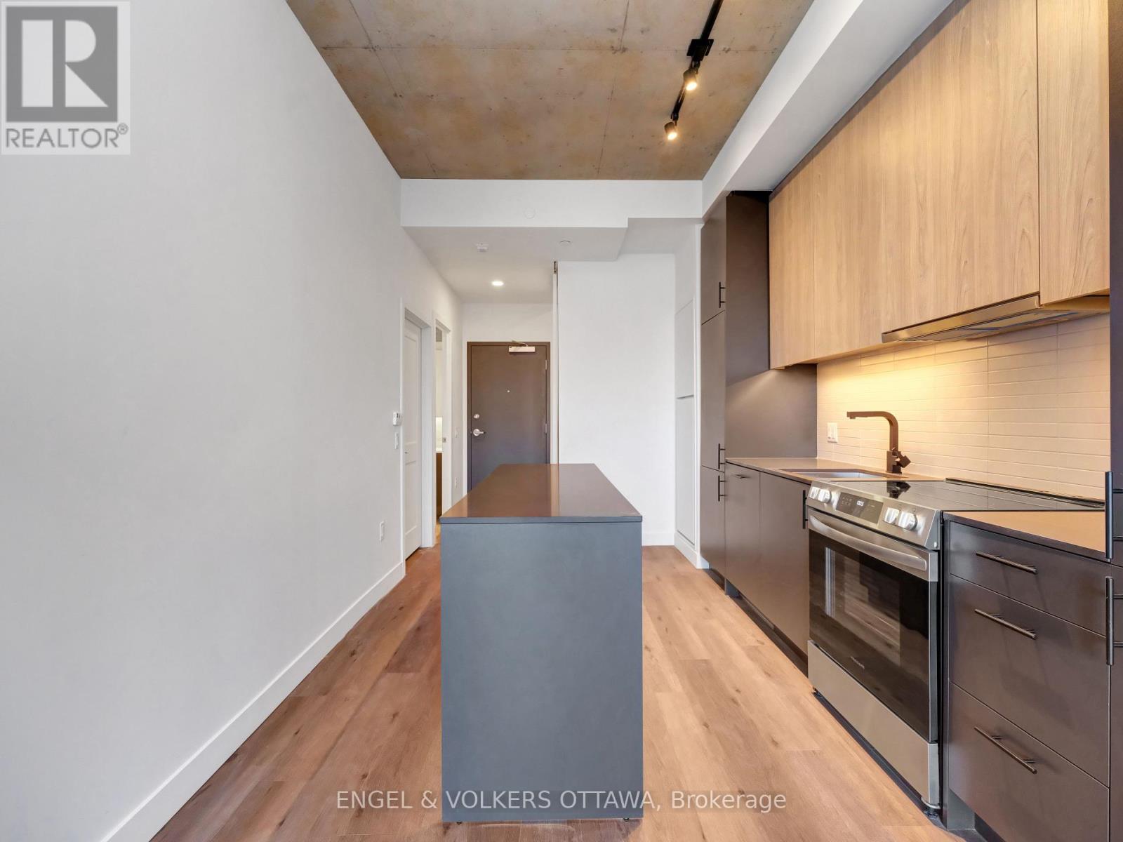 #206 10 JAMES STREET - 21