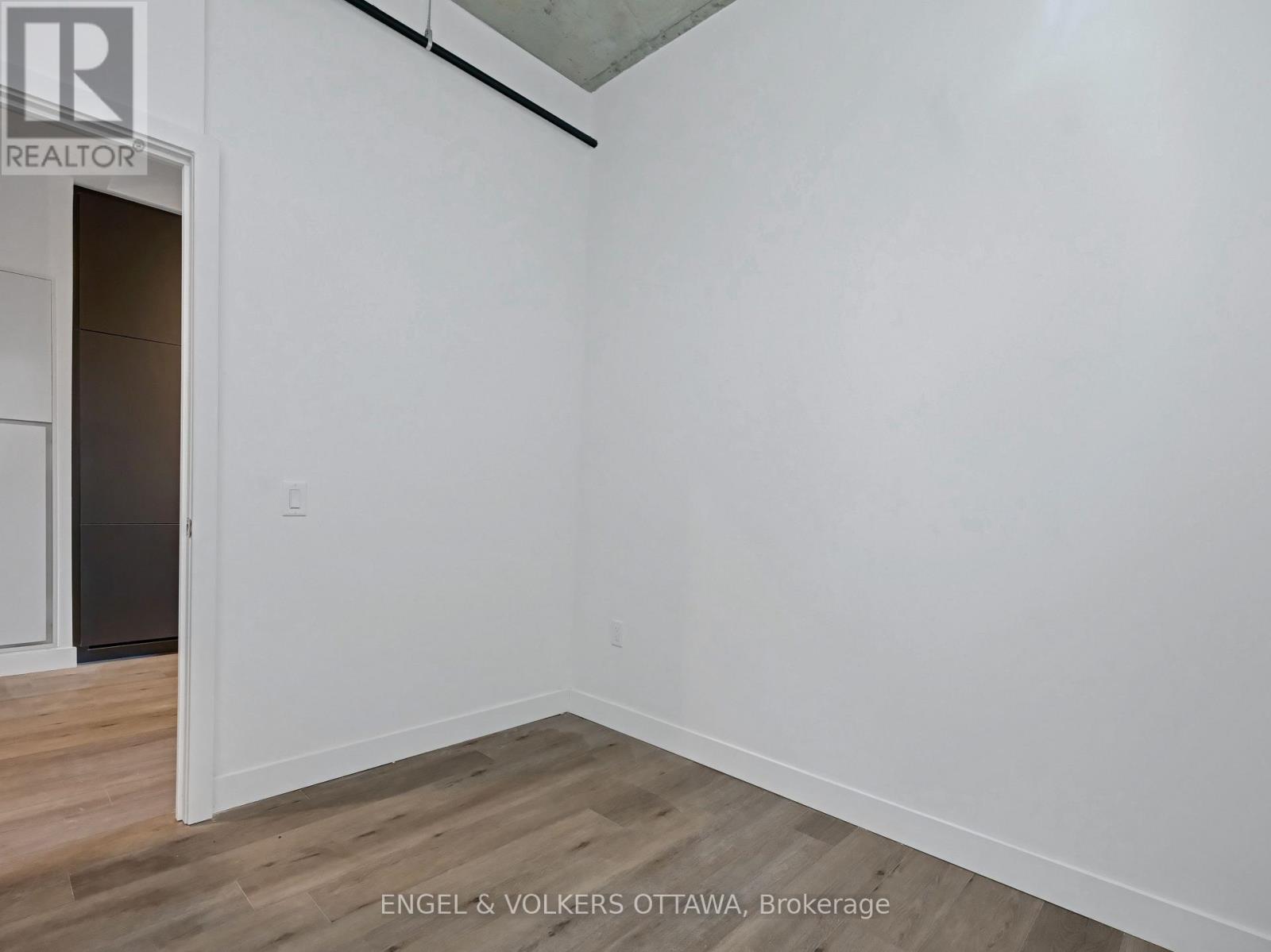 #206 10 JAMES STREET - 27