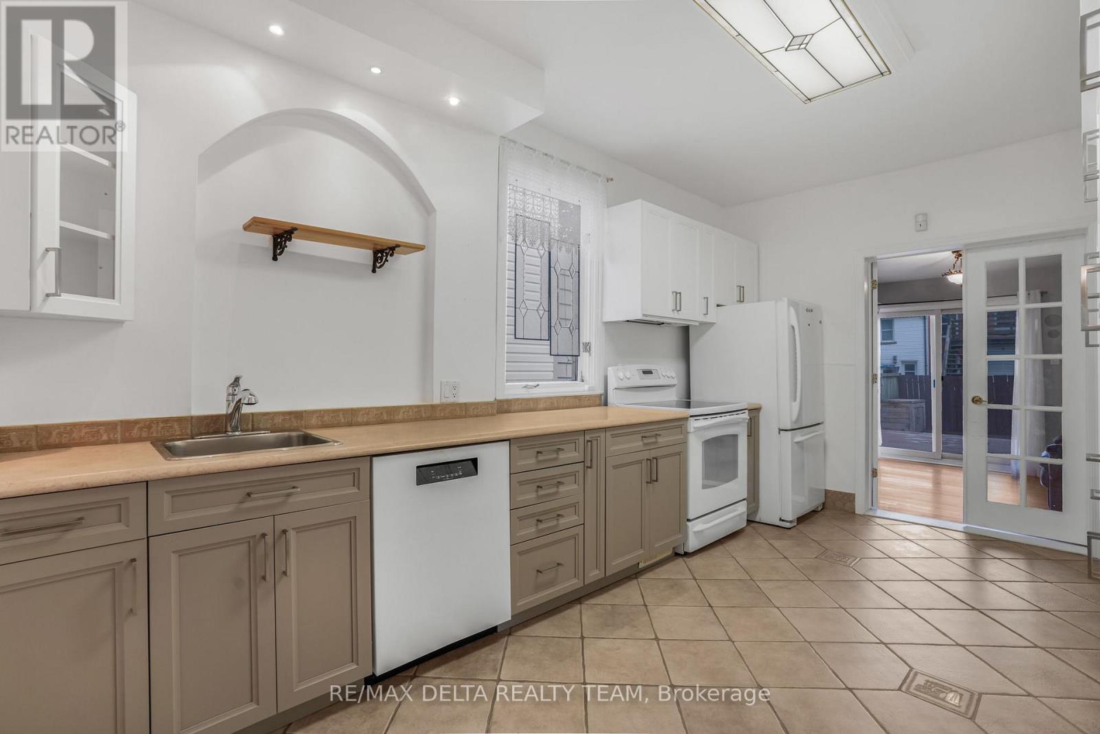245 YORK STREET - 11