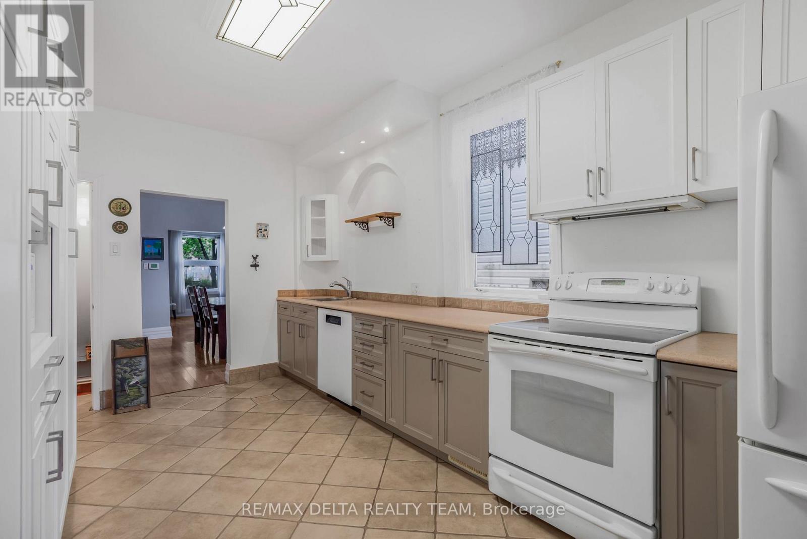 245 YORK STREET - 13