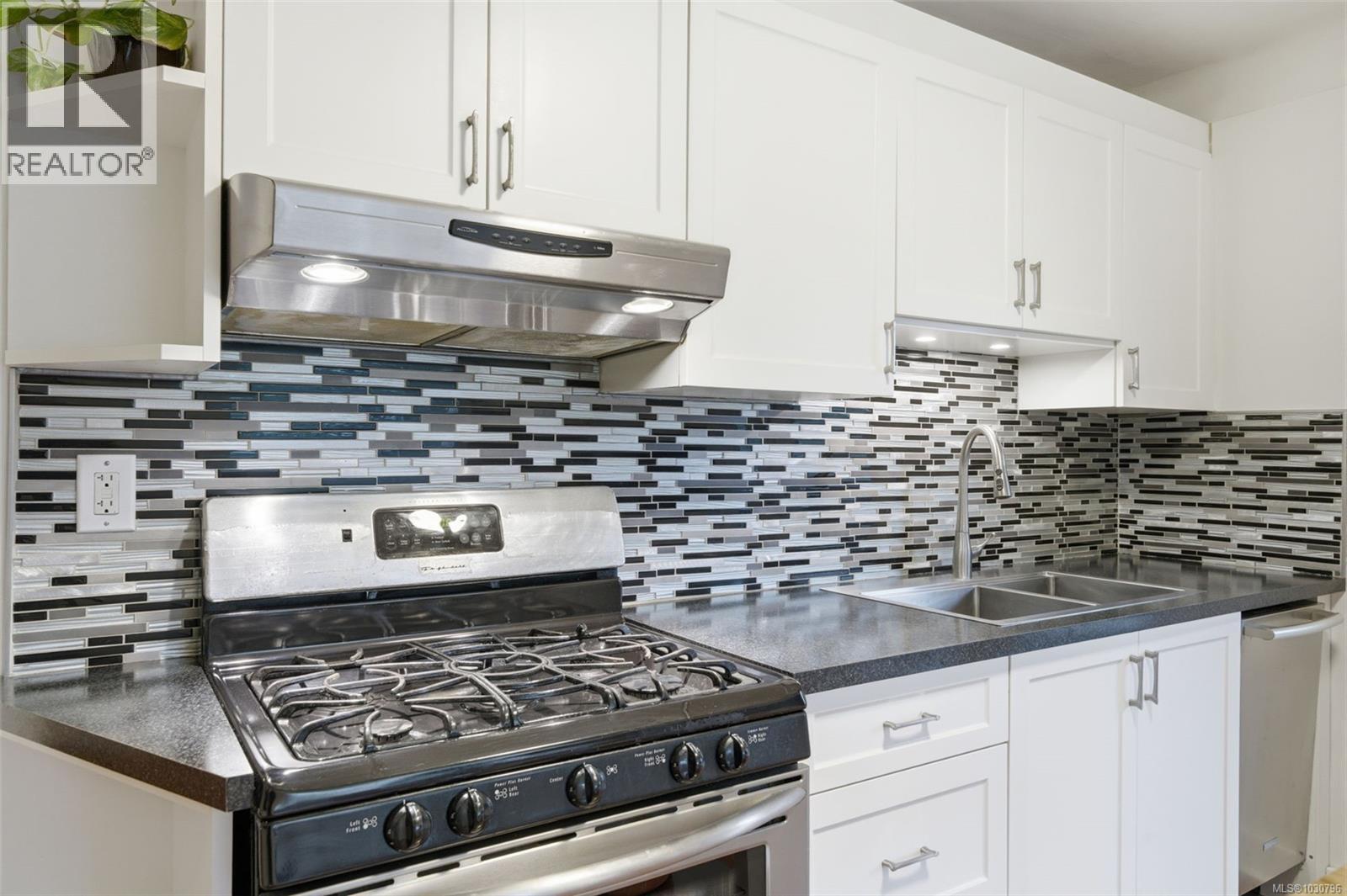 1122 Old Esquimalt Rd, Esquimalt