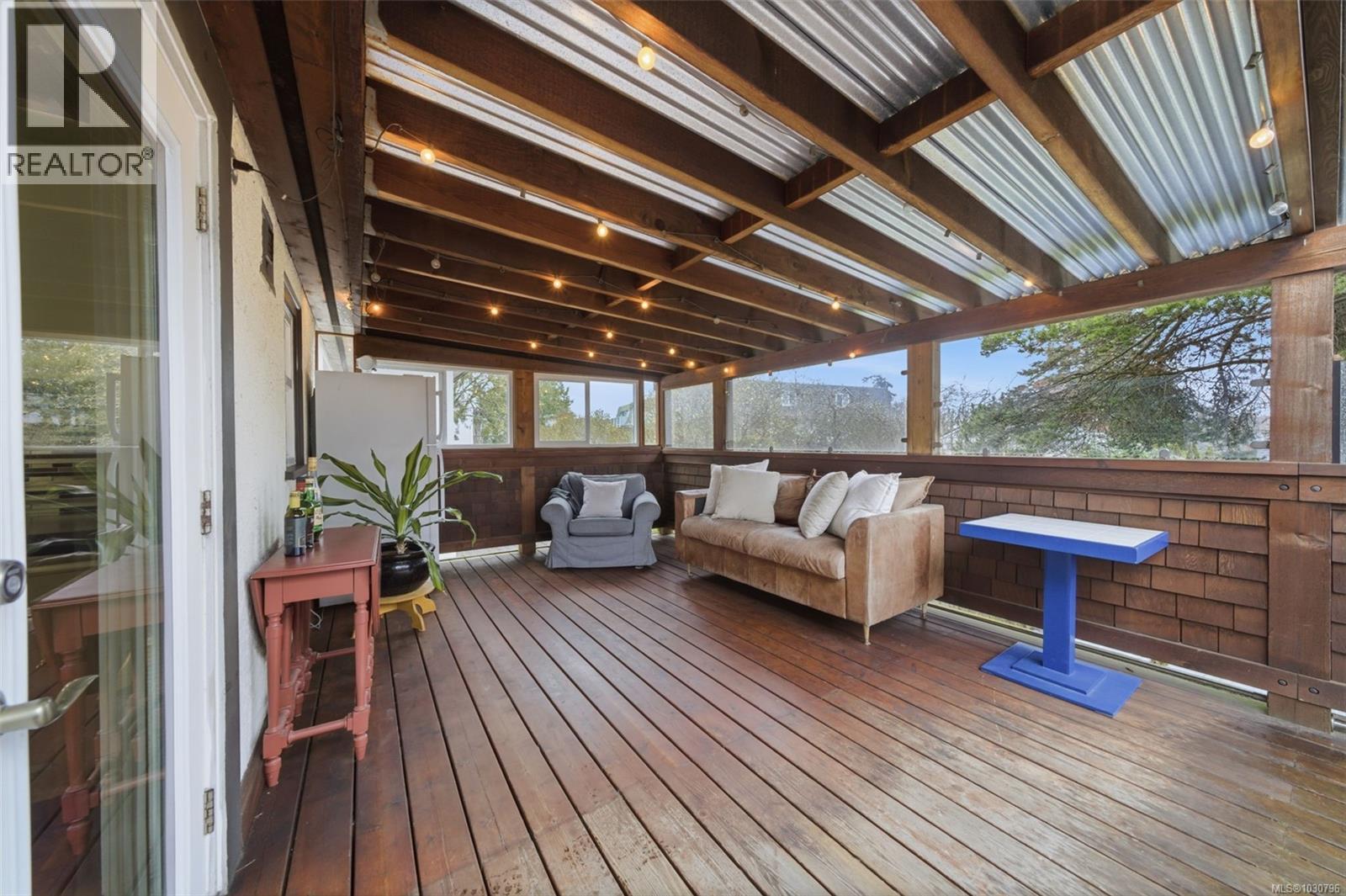 1122 Old Esquimalt Rd, Esquimalt