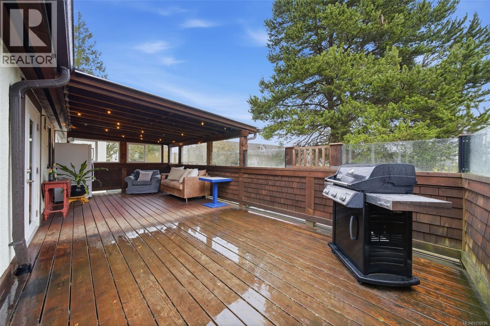 1122 Old Esquimalt Rd, Esquimalt