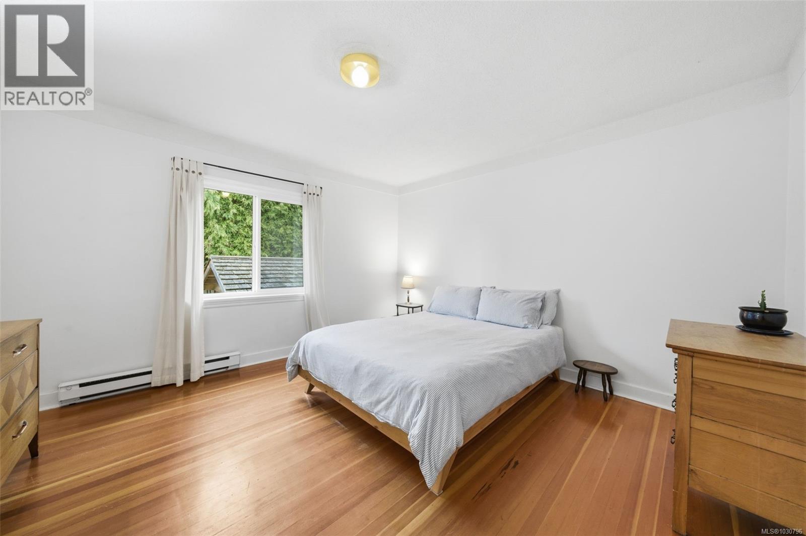 1122 Old Esquimalt Rd, Esquimalt