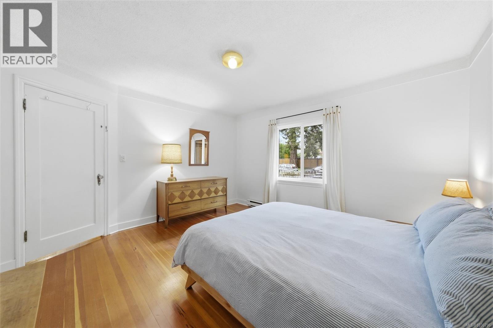 1122 Old Esquimalt Rd, Esquimalt