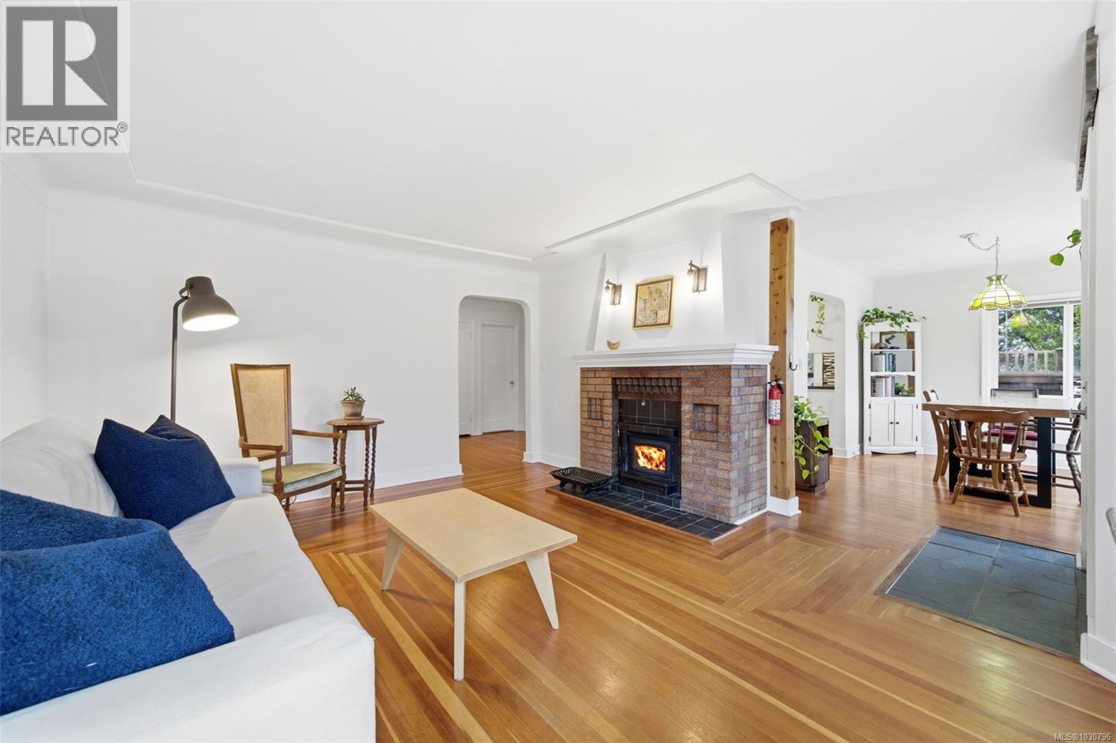 1122 Old Esquimalt Rd, Esquimalt