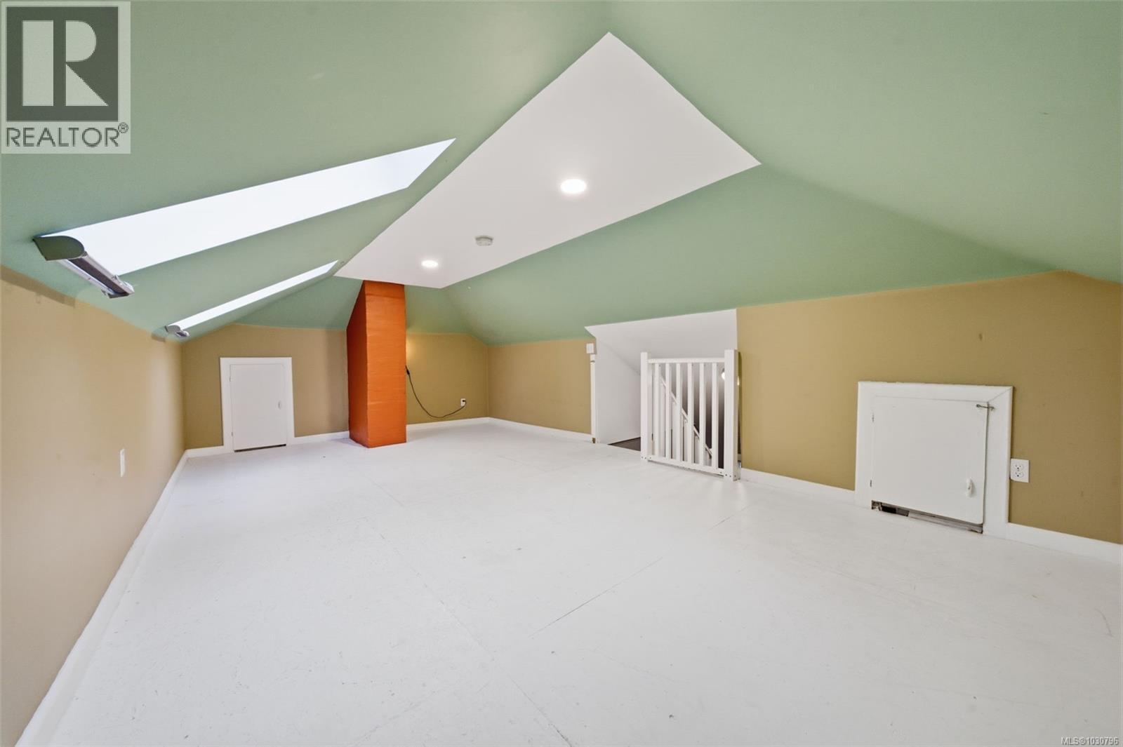 1122 Old Esquimalt Rd, Esquimalt