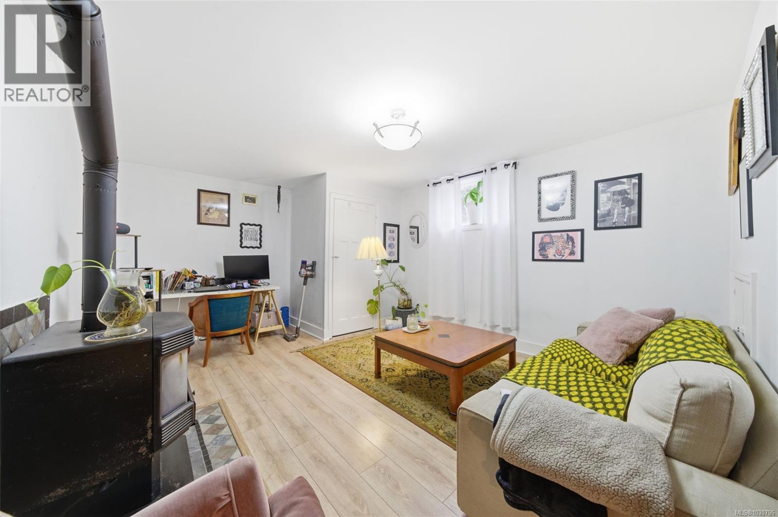 1122 Old Esquimalt Rd, Esquimalt