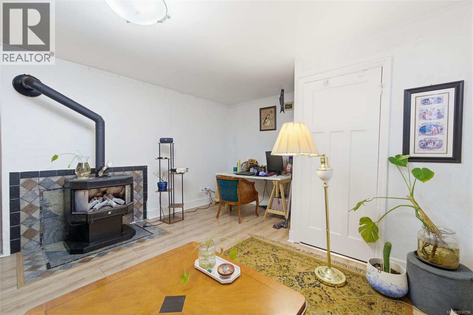 1122 Old Esquimalt Rd, Esquimalt