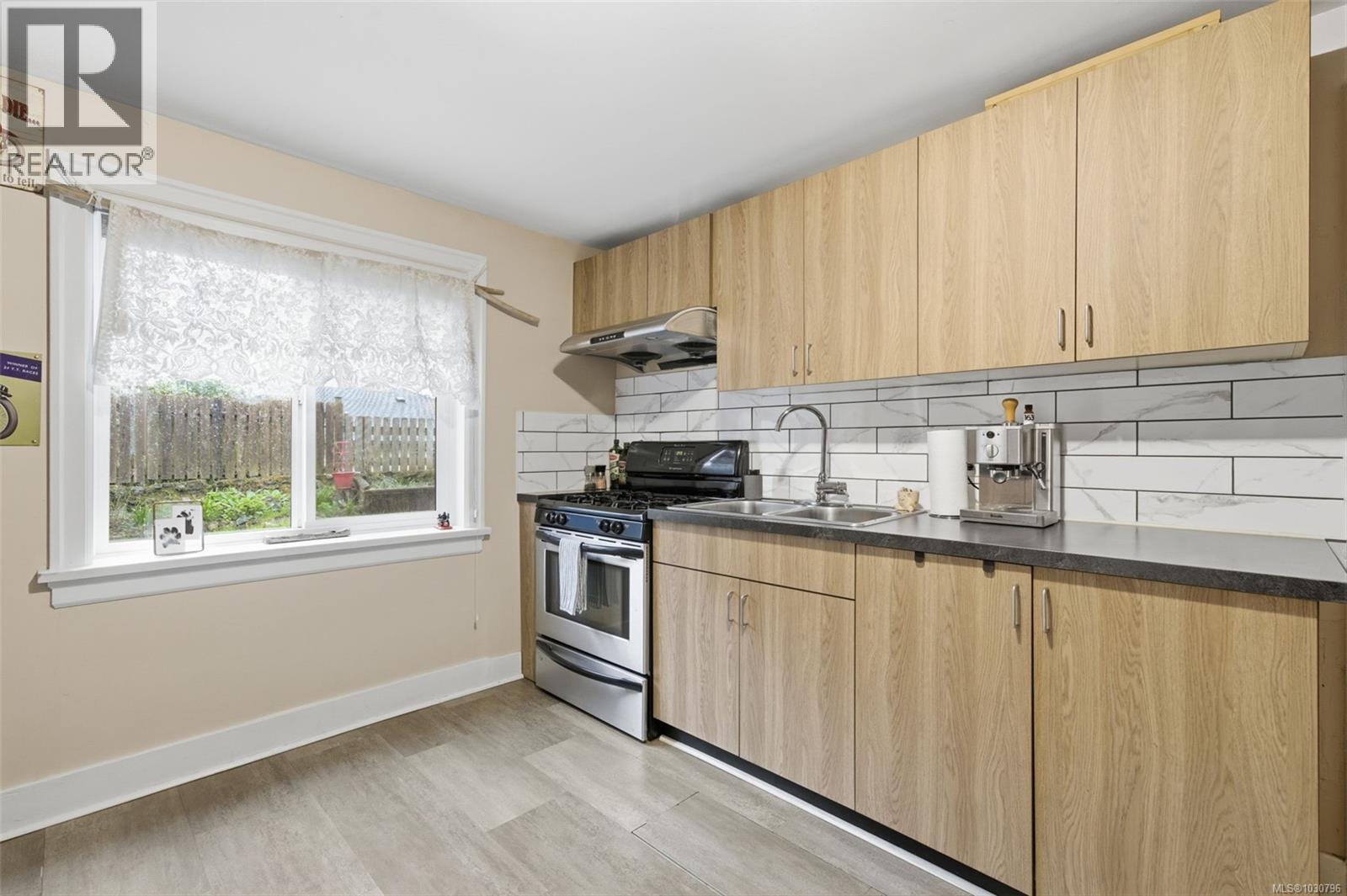 1122 Old Esquimalt Rd, Esquimalt