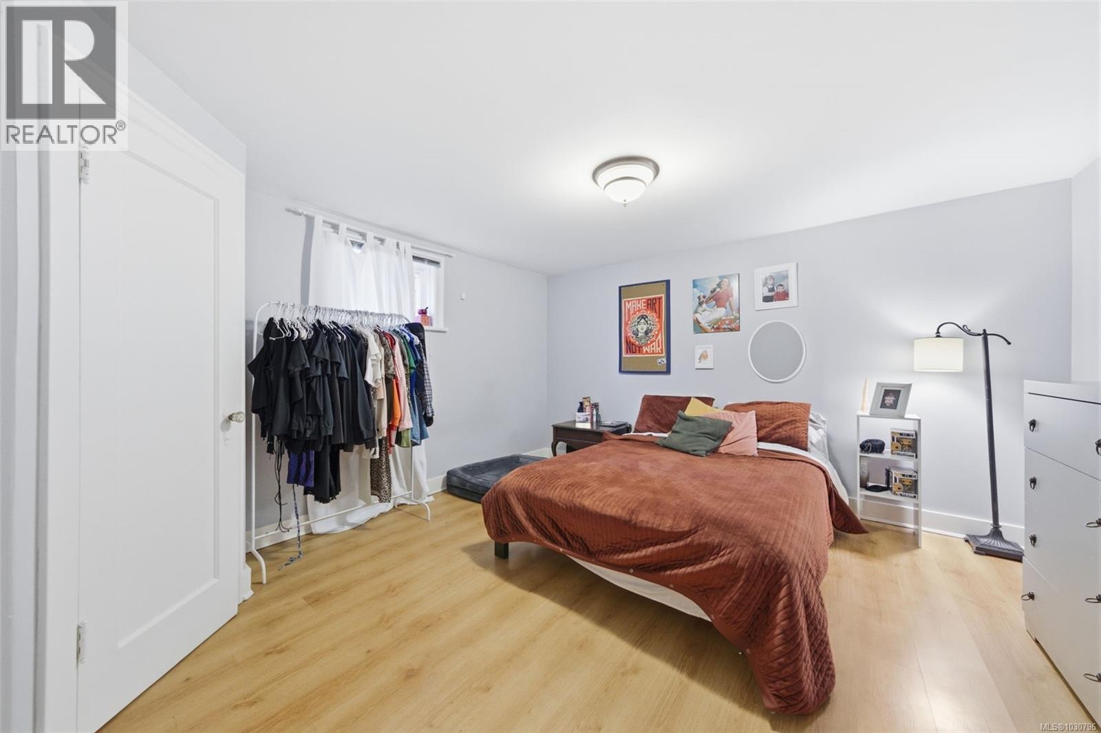 1122 Old Esquimalt Rd, Esquimalt