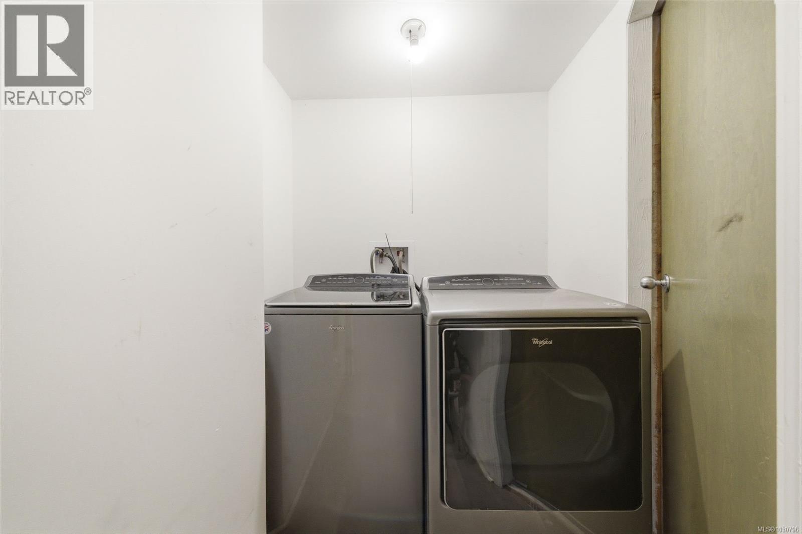 1122 Old Esquimalt Rd, Esquimalt