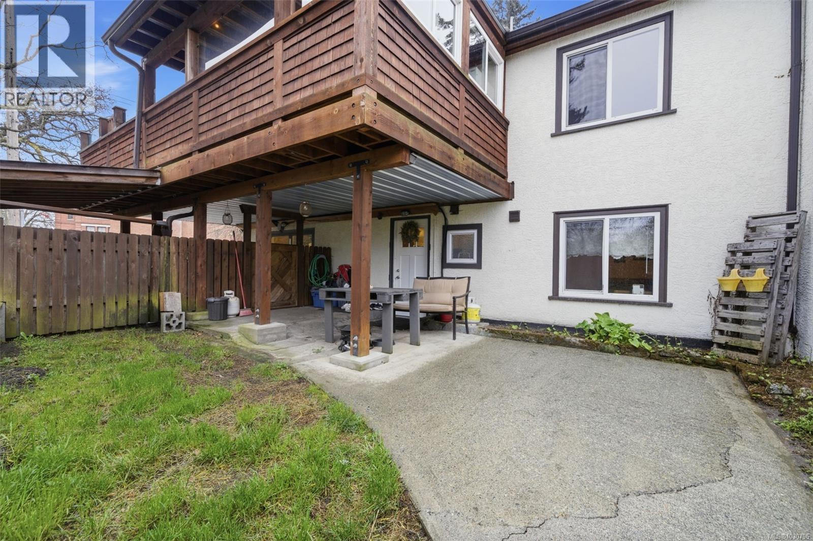 1122 Old Esquimalt Rd, Esquimalt