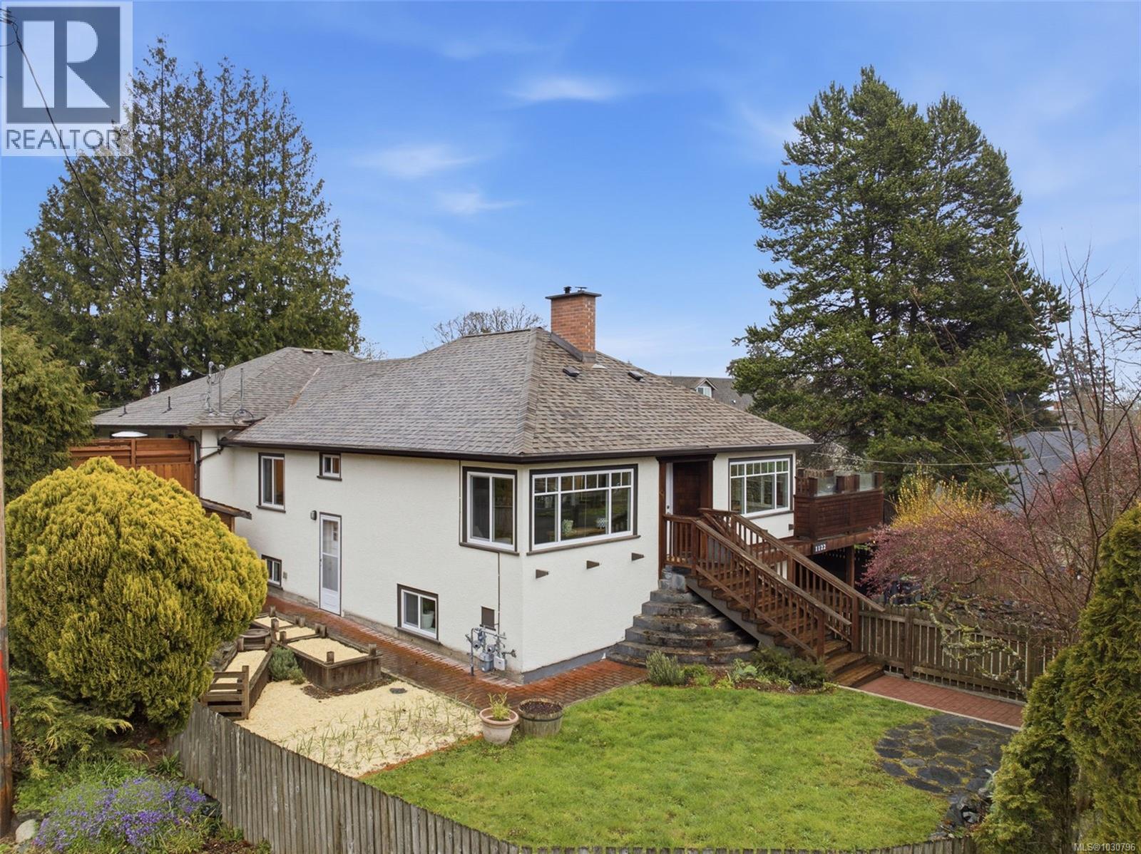 1122 Old Esquimalt Rd, Esquimalt