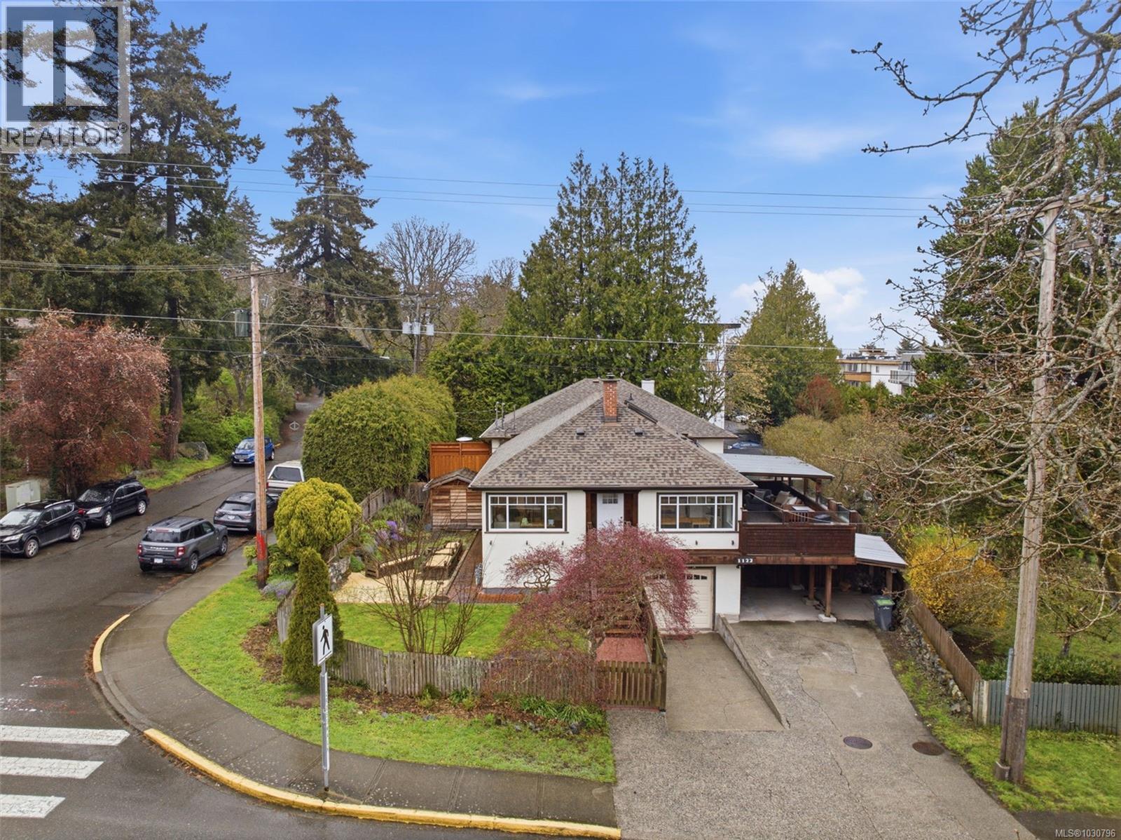1122 Old Esquimalt Rd, Esquimalt