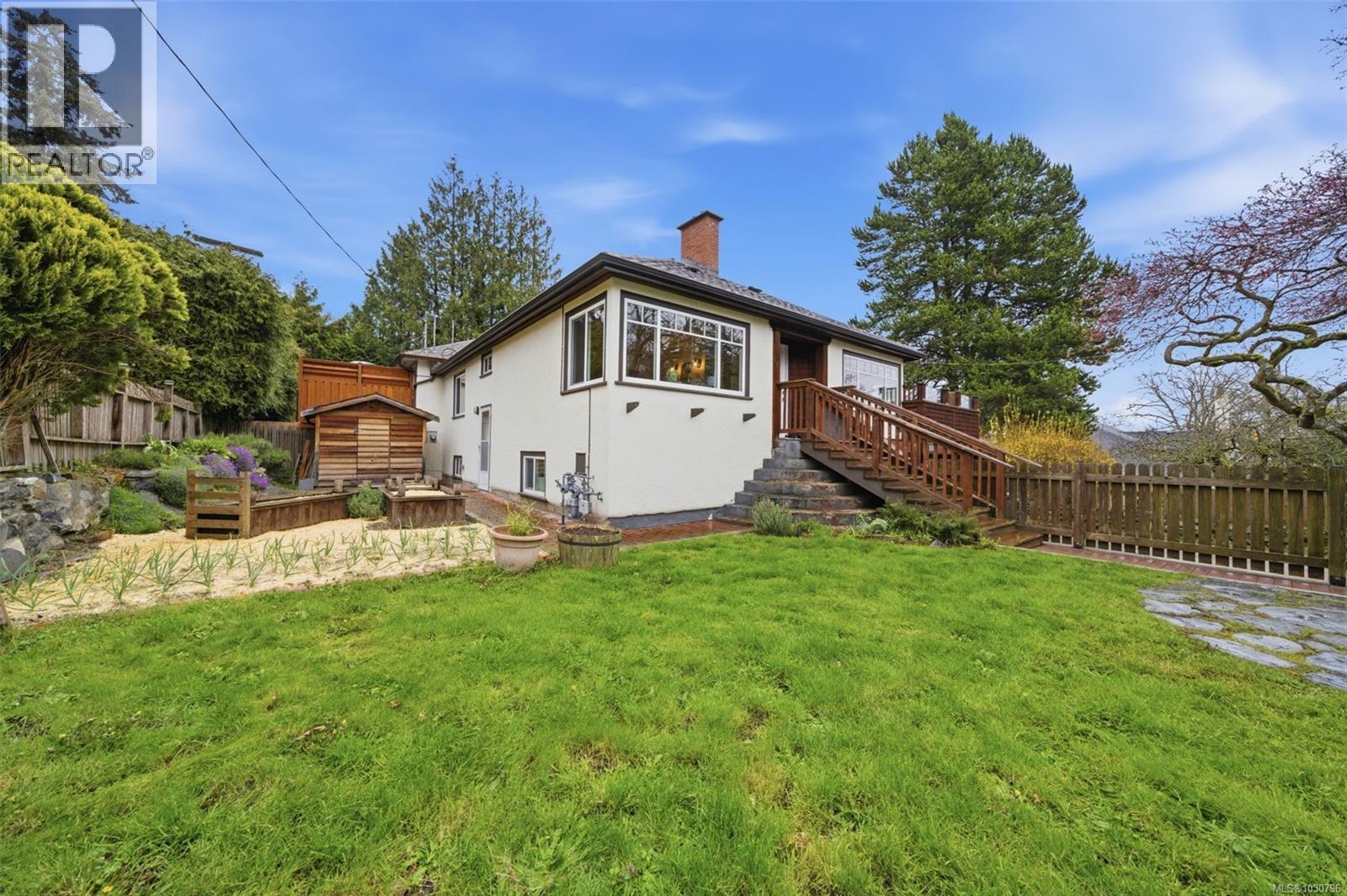 1122 Old Esquimalt Rd, Esquimalt