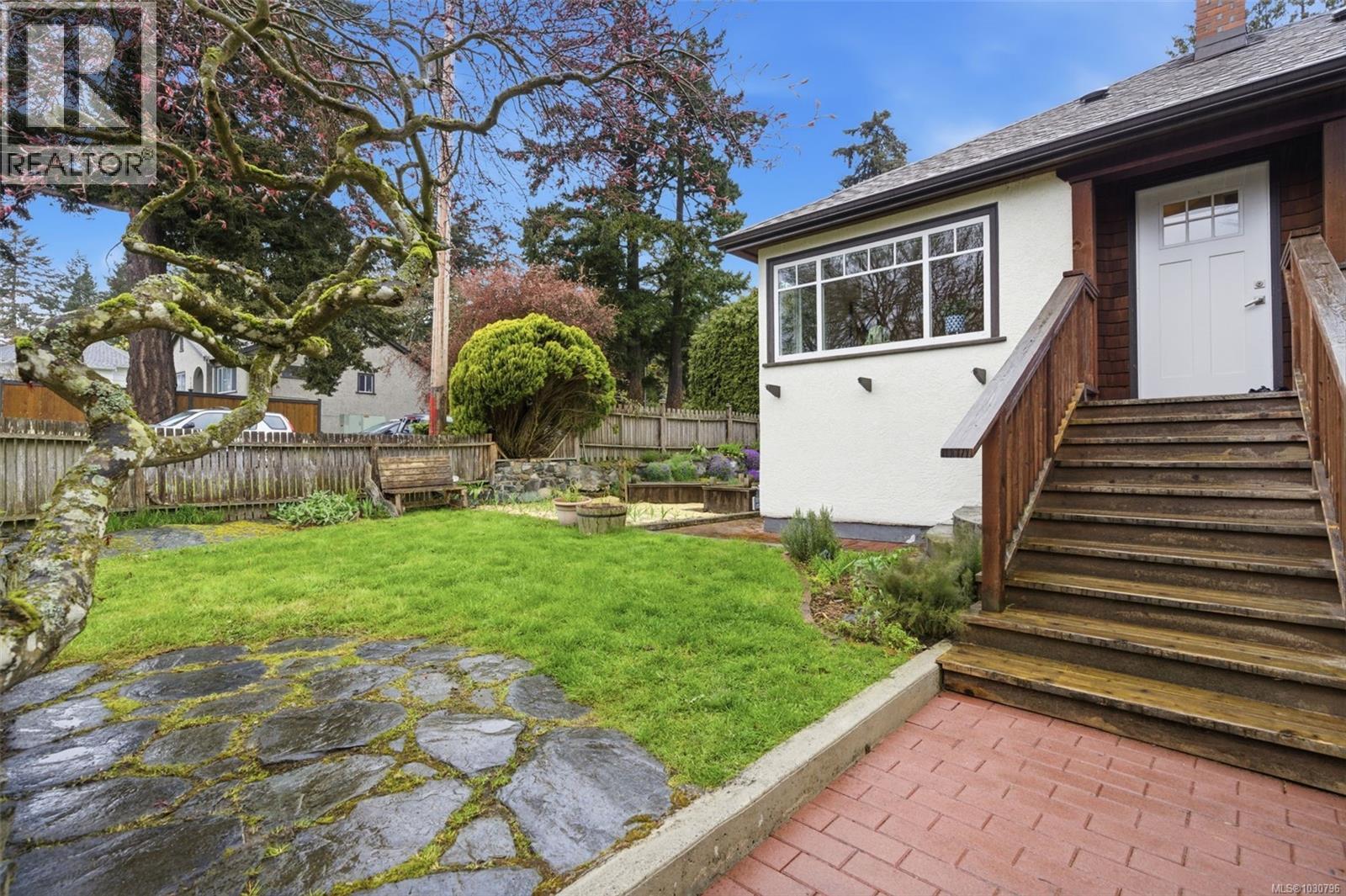 1122 Old Esquimalt Rd, Esquimalt