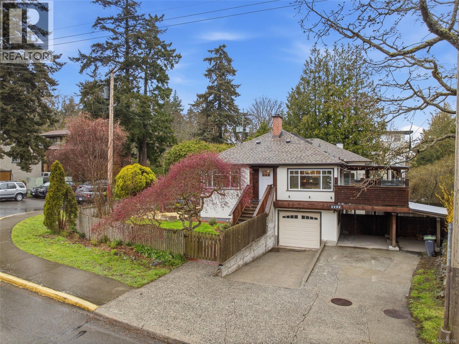 1122 Old Esquimalt Rd, Esquimalt