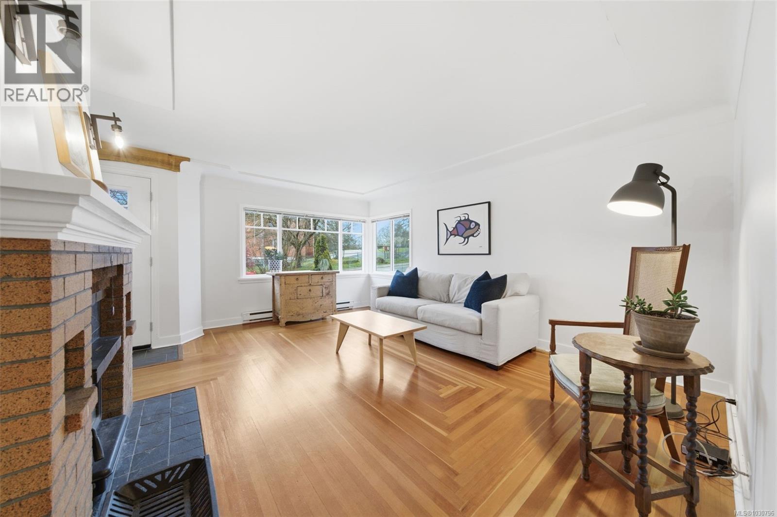 1122 Old Esquimalt Rd, Esquimalt