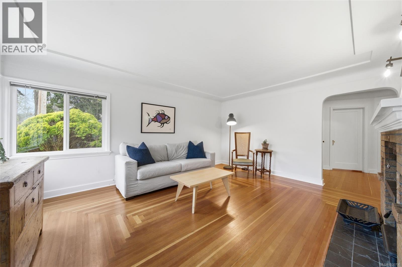 1122 Old Esquimalt Rd, Esquimalt