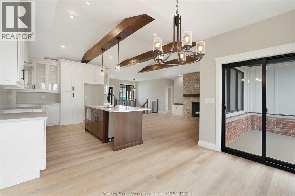 2524 MAYFAIR - 17