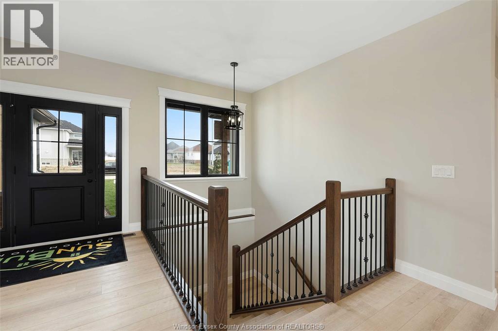 2524 MAYFAIR - 19