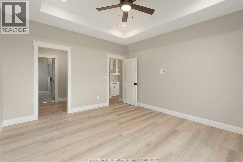 2524 MAYFAIR - 22