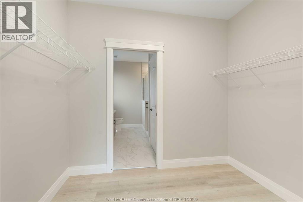 2524 MAYFAIR - 23