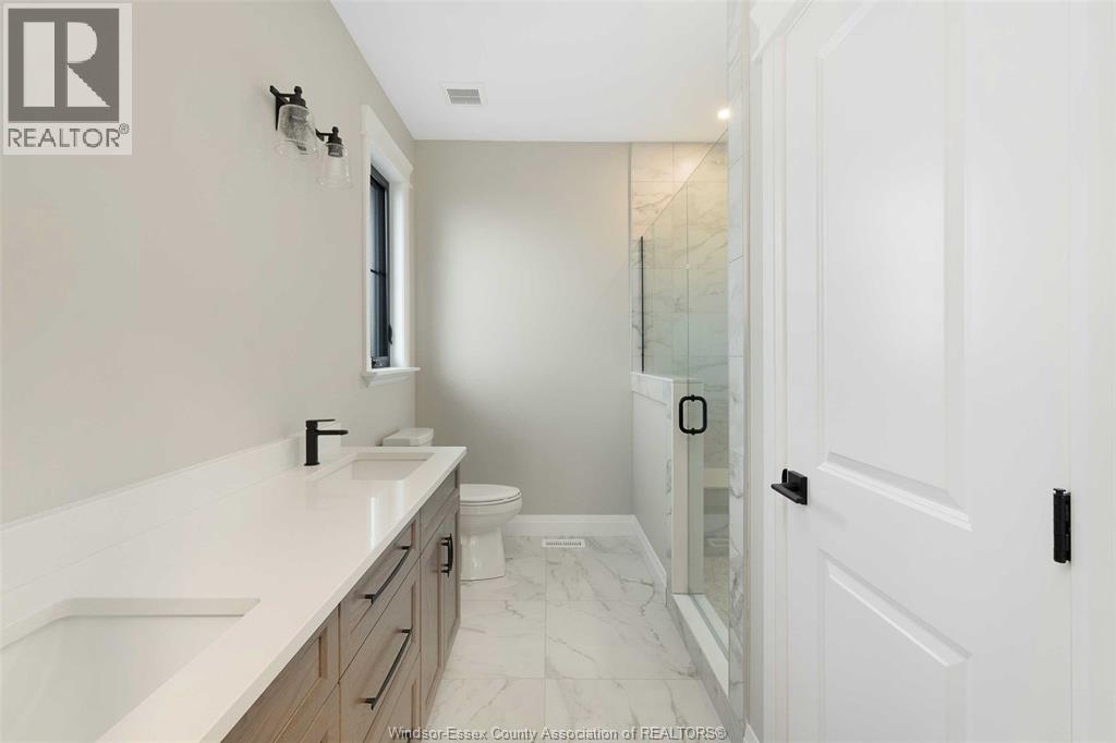 2524 MAYFAIR - 24