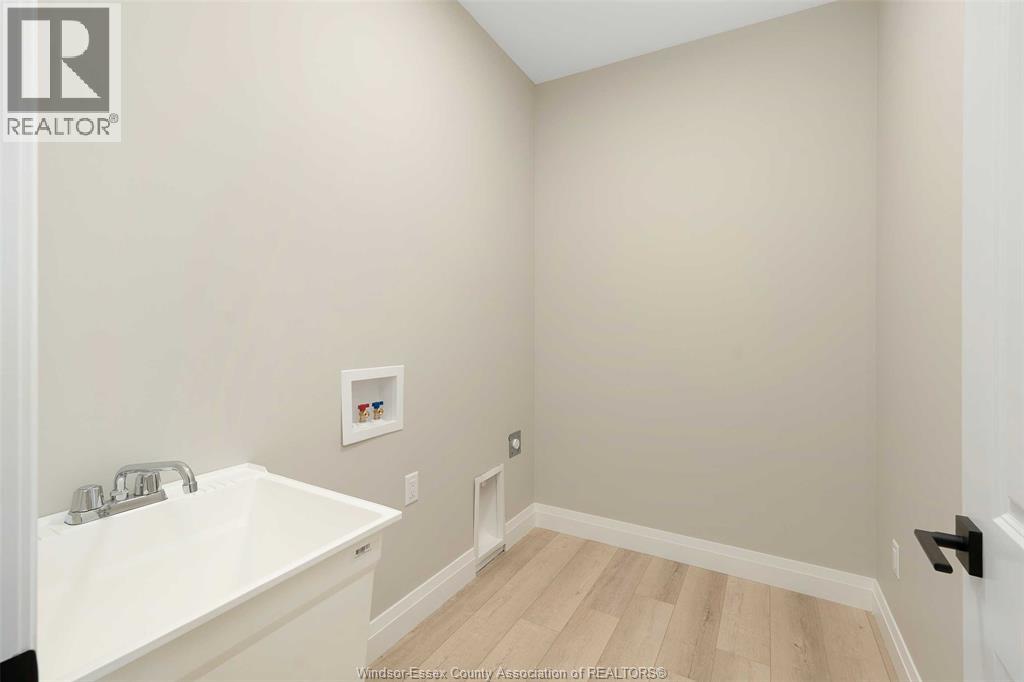 2524 MAYFAIR - 26