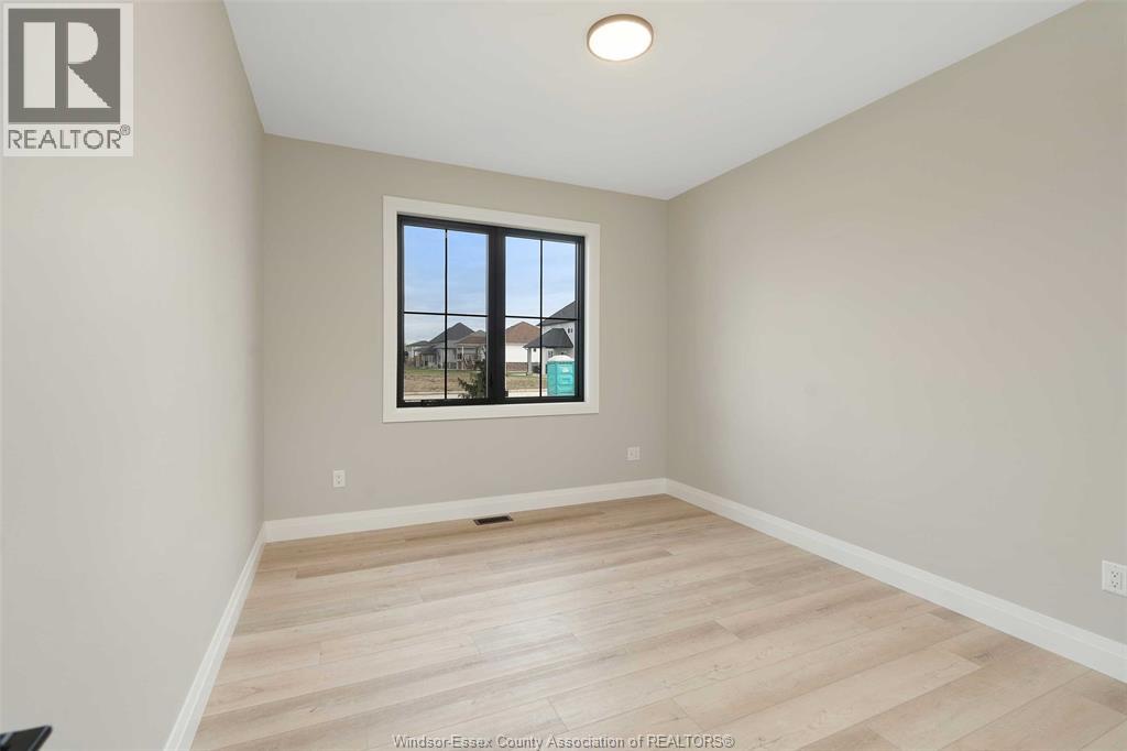 2524 MAYFAIR - 28