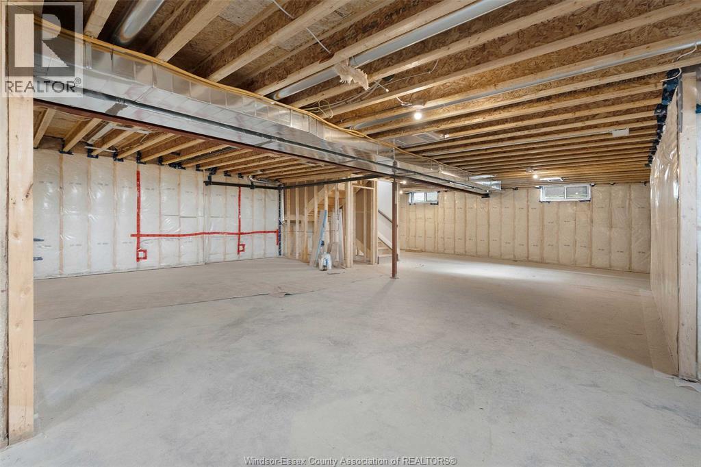 2524 MAYFAIR - 32