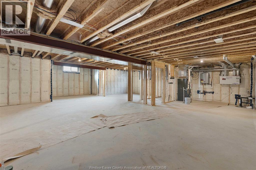 2524 MAYFAIR - 33