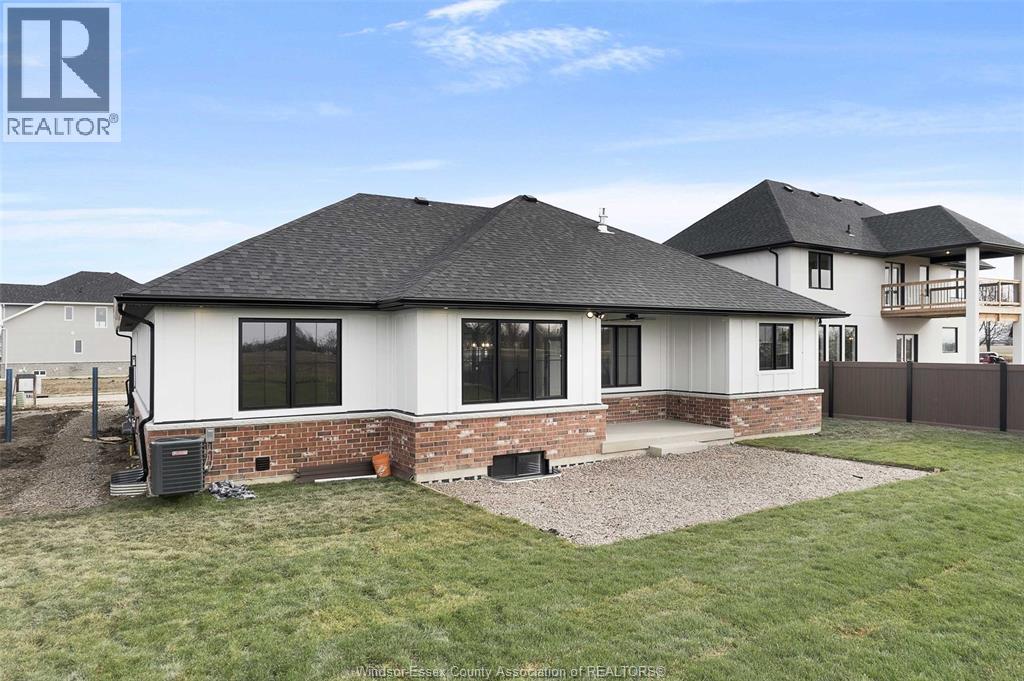 2524 MAYFAIR - 36