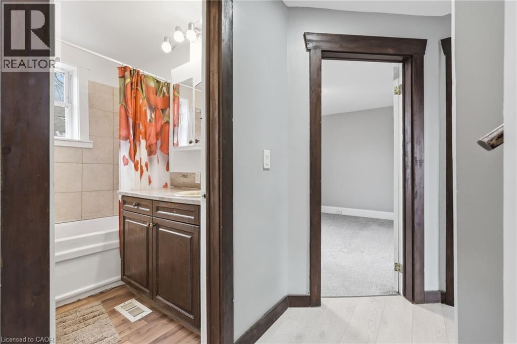 570 CANNON Street E - 21