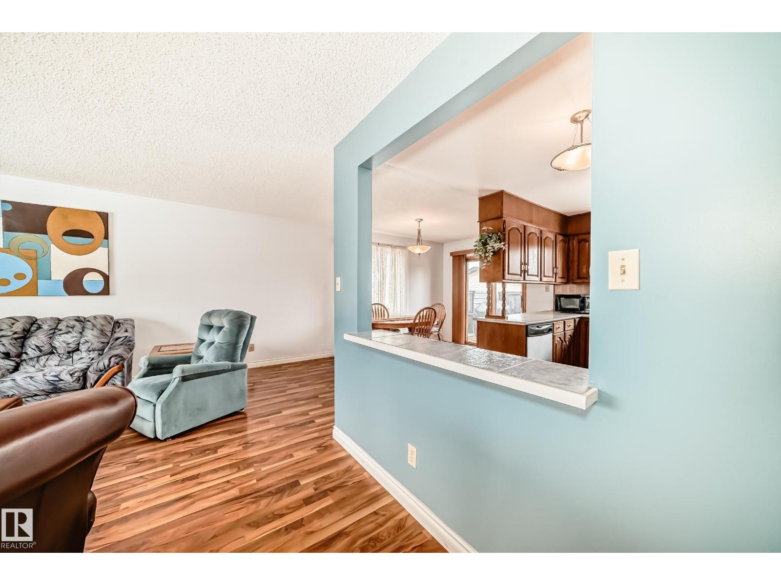 18507 98 AV NW - 12