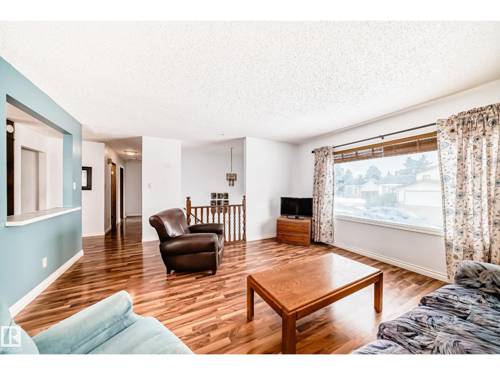 18507 98 AV NW - 9