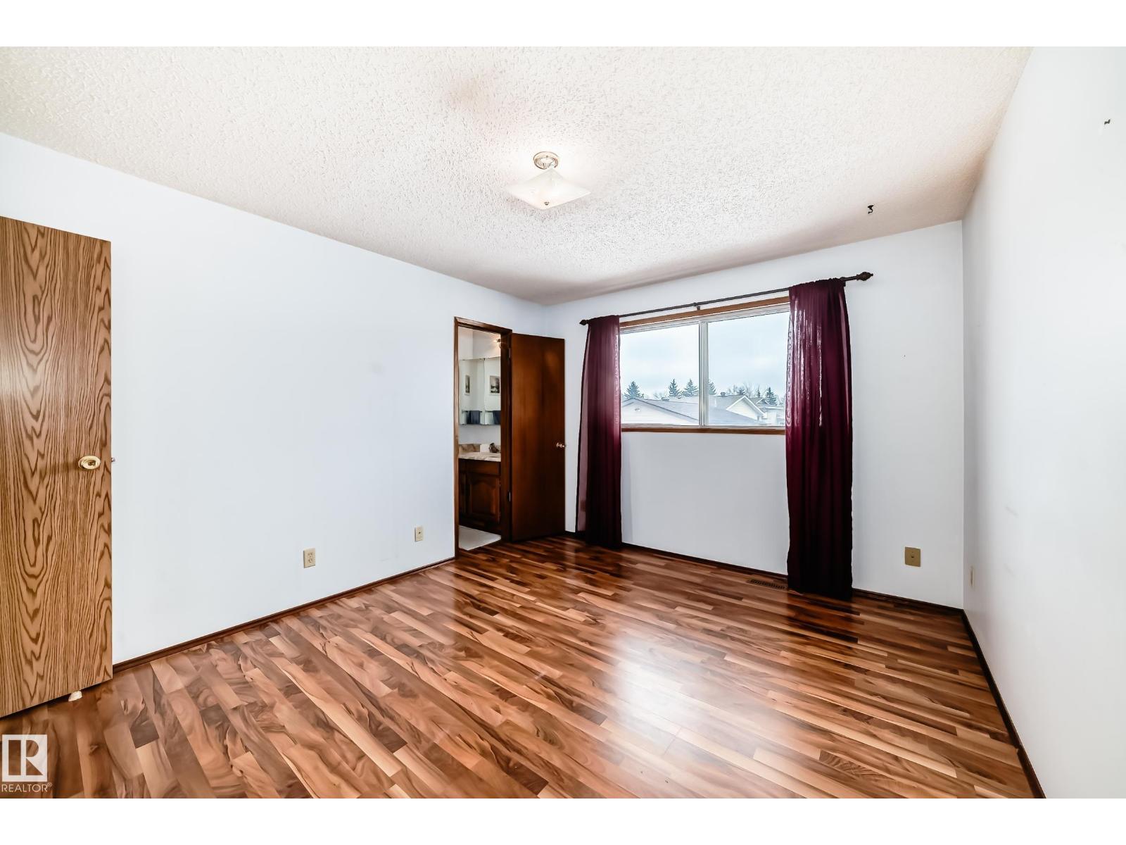 18507 98 AV NW - 23