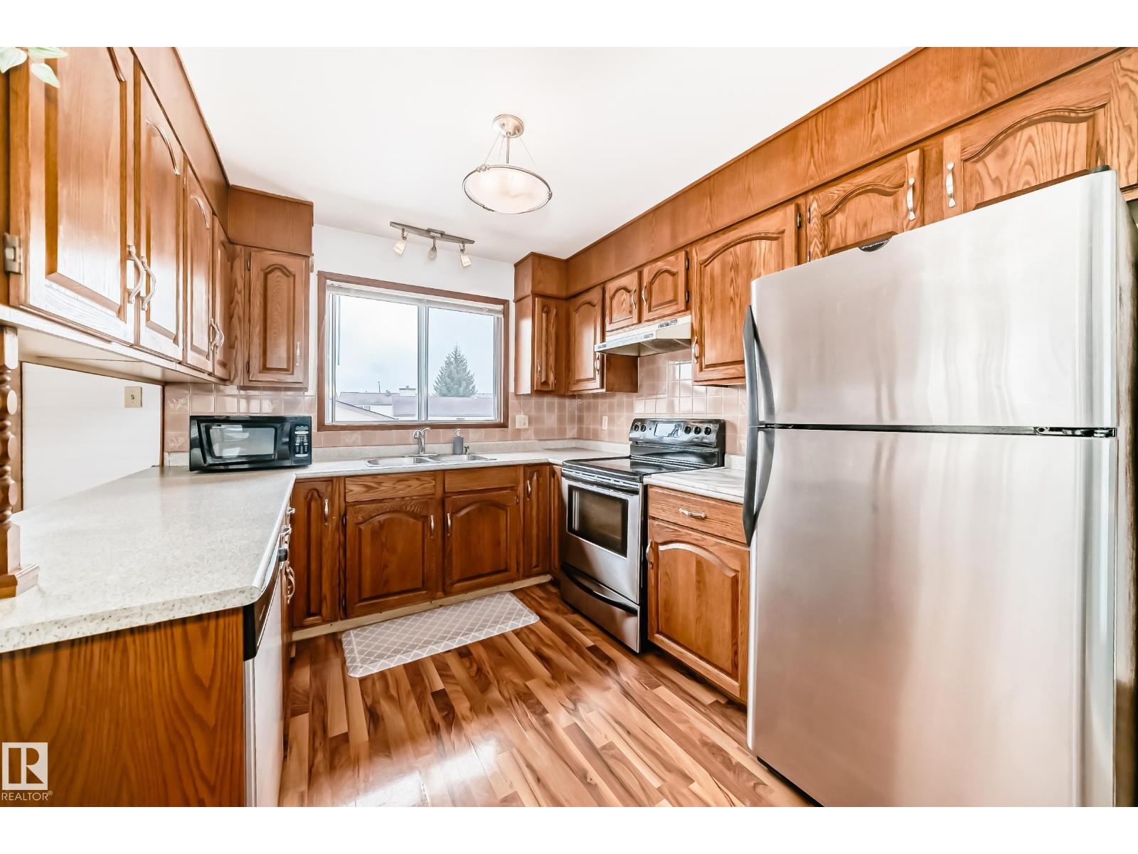 18507 98 AV NW - 18